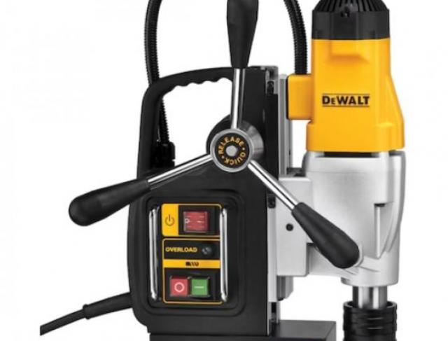 Dewalt | Furadeira de Base Magnética 2'' (50 mm), 1.200 W de potência.